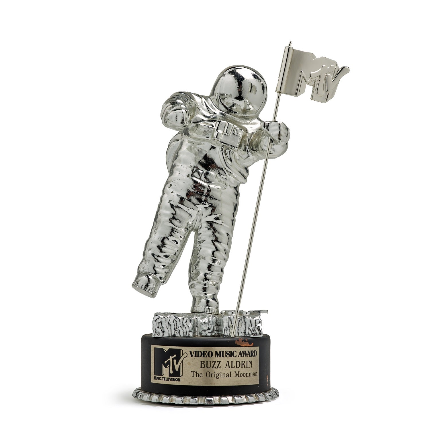 Con trofeo de astronauta plateado