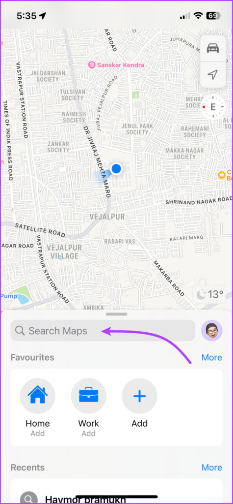 Abre Apple Maps y busca el destino
